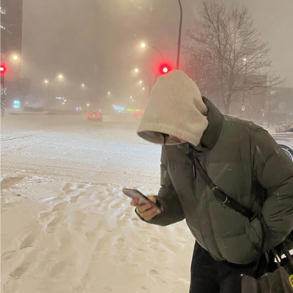 Aritzia supper puff - Picture 4 of 5